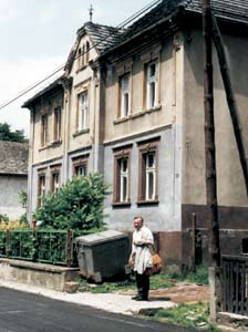 Walter Krautwurst vor seinem Geburtshaus